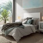 Dormitorio isabelino con cabecero y mesitas de noche a juego Dormitorio isabelino con cabecero y mesitas de noche a juego