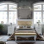 Dormitorio isabelino en color blanco y dorado, con cabecero y banqueta tapizadas y mesitas de noche a juego Dormitorio isabelino en color blanco y dorado, con cabecero y banqueta tapizadas y mesitas de noche a juego