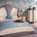 Dormitorio isabelino color blanco con detalles color madera, y cabecero clásico Dormitorio isabelino color blanco con detalles color madera, y cabecero clásico