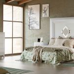 Dormitorio retro blanco con mesitas de noche, y cómoda. Cabecero con cristal incrustado. Dormitorio retro blanco con mesitas de noche, y cómoda. Cabecero con cristal incrustado.