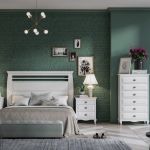 Dormitorio vintage color blanco, con cabecero moderno y mesitas de noche Dormitorio vintage color blanco, con cabecero moderno y mesitas de noche
