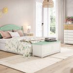 Dormitorio vintage provenzal color blanco con tirador y cabecero en color verde agua Dormitorio vintage provenzal color blanco con tirador y cabecero en color verde agua