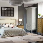 Dormitorio vintage color natural con mesita de noche, cómoda y cabecero en color beige Dormitorio vintage color natural con mesita de noche, cómoda y cabecero en color beige