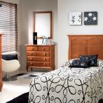 Dormitorio vintage individual color roble, con cabecero y mesita clásica Dormitorio vintage individual color roble, con cabecero y mesita clásica