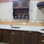 Cocina nogal oscuro. Puertas de Roble. Electrodomésticos Inox. cocina_rustica_platero_campana_vigas_puertas_cajones