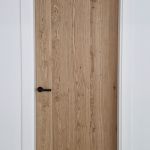 Puertas de altura especial fabricadas en chapa natural de roble nudos Puertas de altura especial fabricadas en chapa natural de roble nudos