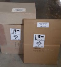 Mueble de baño, espejo y lavabo embalados y listos para enviar. Muebles de baño vintage embalados