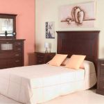 Dormitorio de lineas rectas personalizable en colores, tiradores y tapizado. Dormitorio matrimonio madera lineas rectas nogal comoda