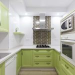 Cocina verde. Puerta MDF. Electrodomésticos Inox y blancos. Cocina-verde-lacada-forma-U