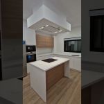 Cocina moderna con isla en color blanco y madera Cocina moderna con isla en color blanco y madera