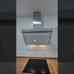 Cocina a medida con electrodomésticos Siemens, grifo extraíble Gessi y encimera Dekton Valterra Cocina a medida con electrodomésticos Siemens, grifo extraíble Gessi y encimera Dekton Valterra
